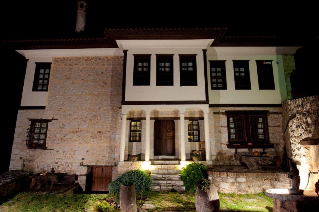 Vergoula'S Mansion 카스토리아 외부 사진